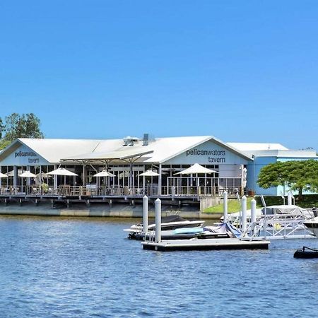 Luxury Resort Style Villa Pool By Custom Bnb Hosting Pelican Waters Exterior foto