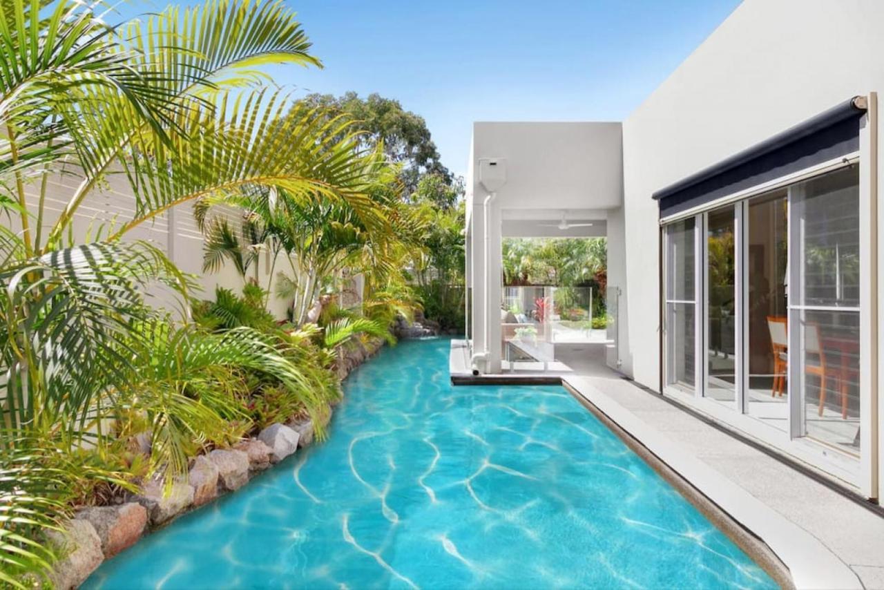 Luxury Resort Style Villa Pool By Custom Bnb Hosting Pelican Waters Exterior foto