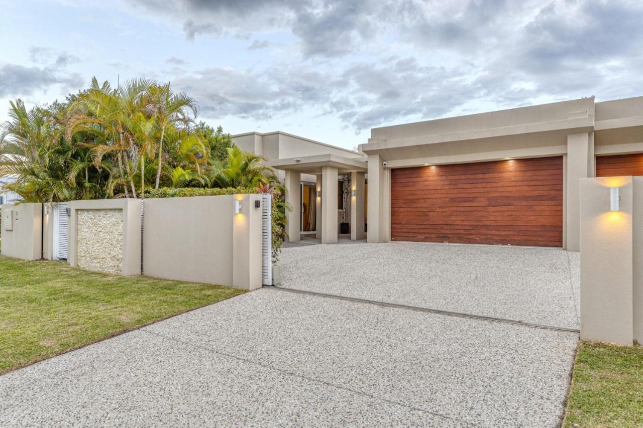Luxury Resort Style Villa Pool By Custom Bnb Hosting Pelican Waters Exterior foto